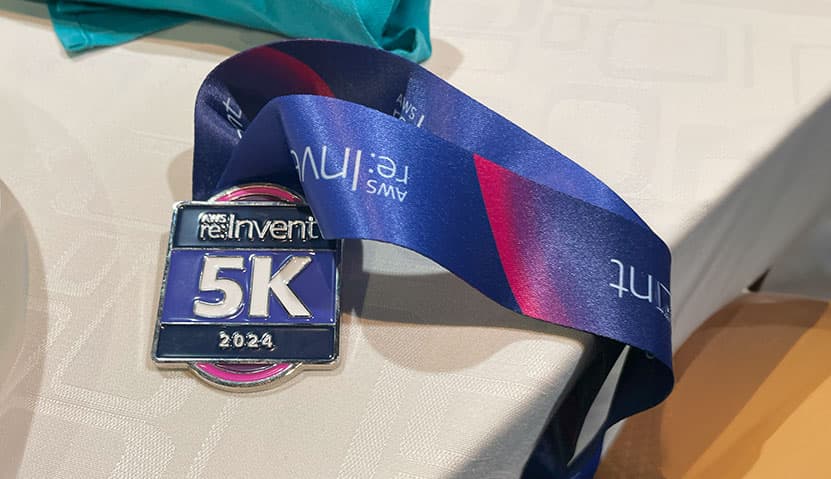 「AWS re:Invent 5k」参加者に配布される限定メダル